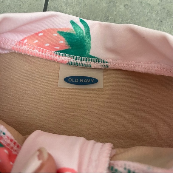 Old navy swim one piece strawberry print swimsuit rash guard 18-24 months - Picture 6 of 6
